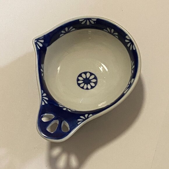 EUC Pier1 Imports Hand Painted Porcelain Measuring Cups (SET OF 4) - Picture 3 of 8